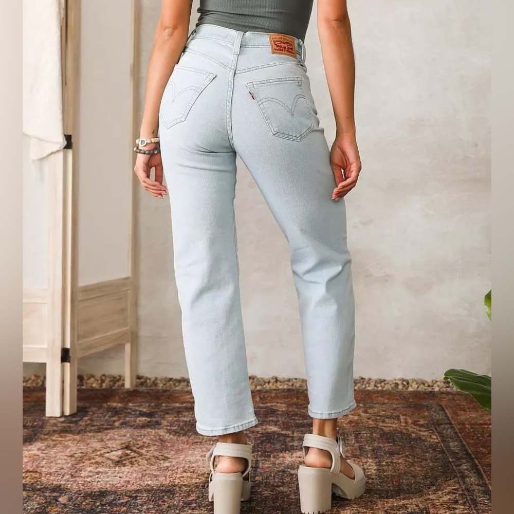 Levi’s ribcage straight ankle jean size 27